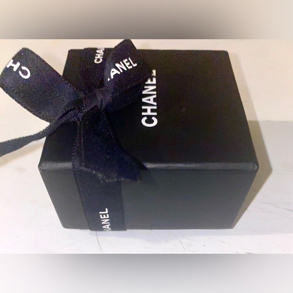 Auth CHANEL Empty Presentation Jewelry Display Gift Storage Box Felt Ring Holder - Picture 3 of 9